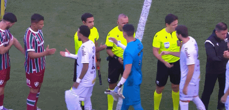 开云体育下载网址-半场：桑托斯0-0弗鲁米嫩塞，吉列尔梅进球被吹，双方0射正